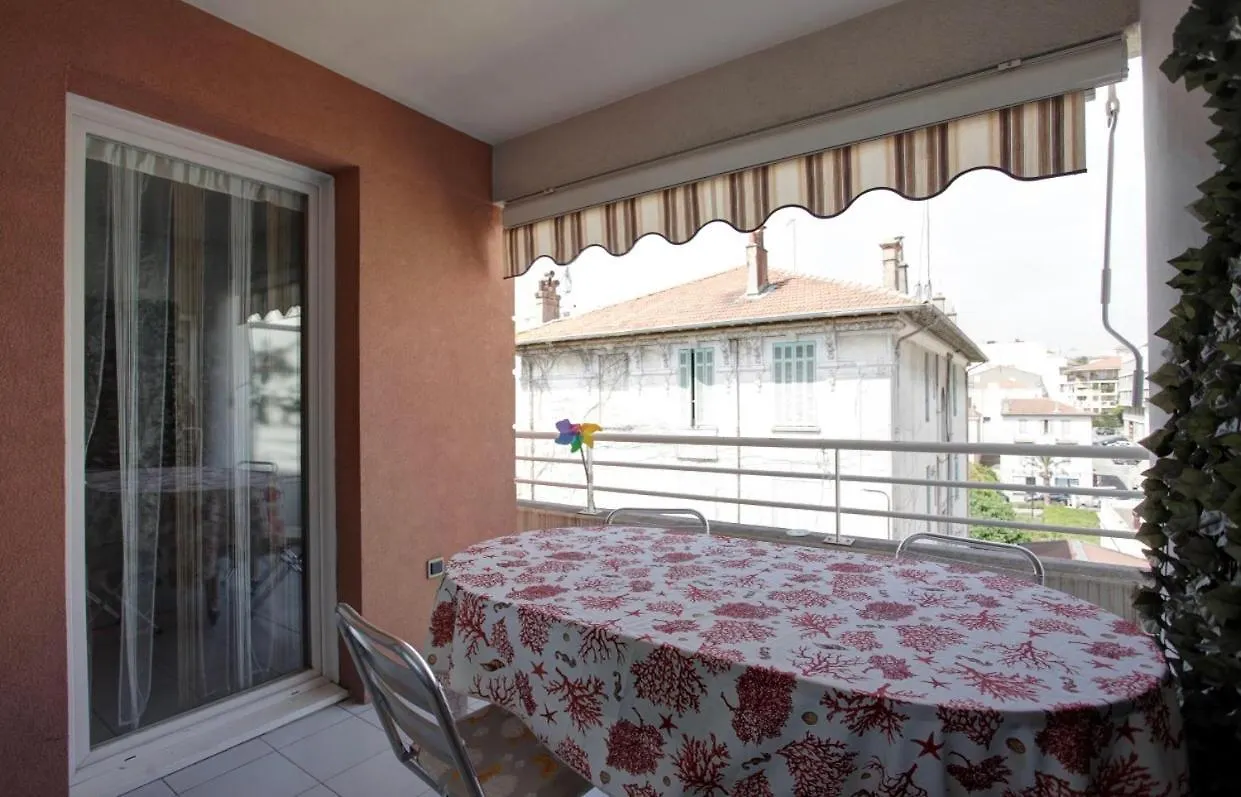 Charme Appartement Avec Terrasse 0*, Cannes